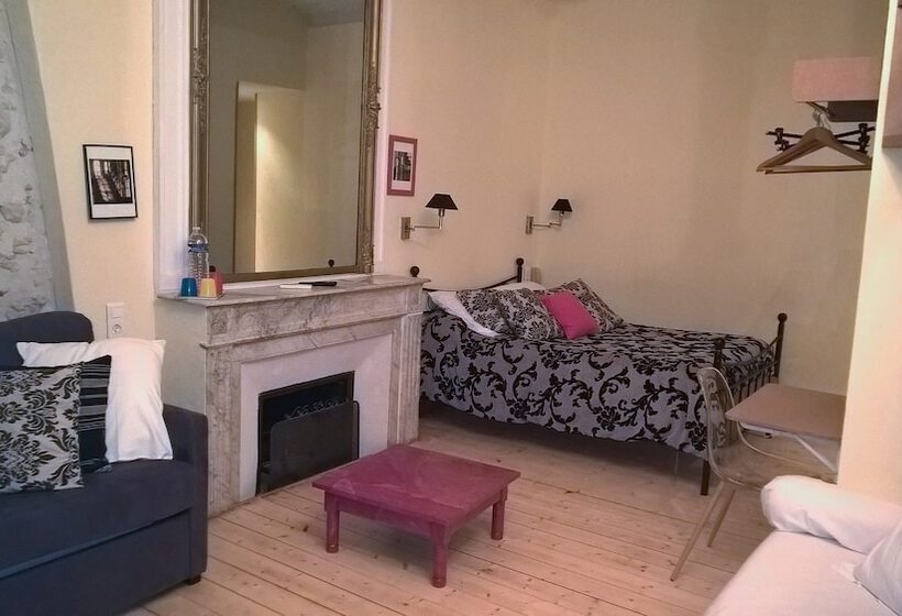 Семейный Номер, Hôtel De La Paix