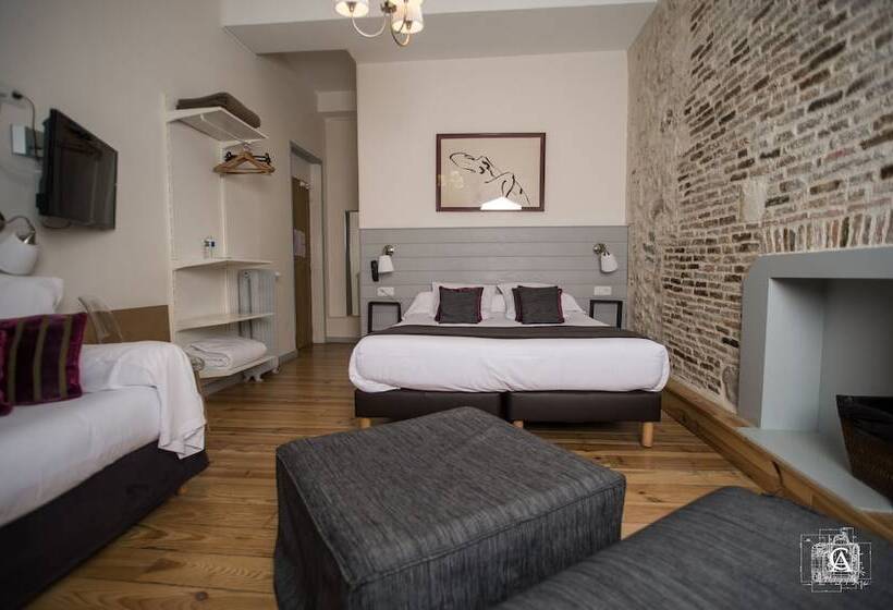 Семейный Номер, Hôtel De La Paix