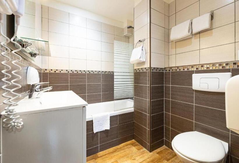 Семейный Номер, Hôtel De La Paix