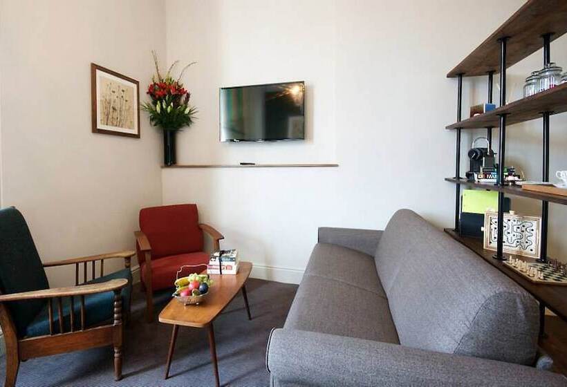 ファミリールーム, Kew Gardens