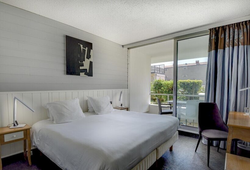 اتاق خانوادگی, Point France