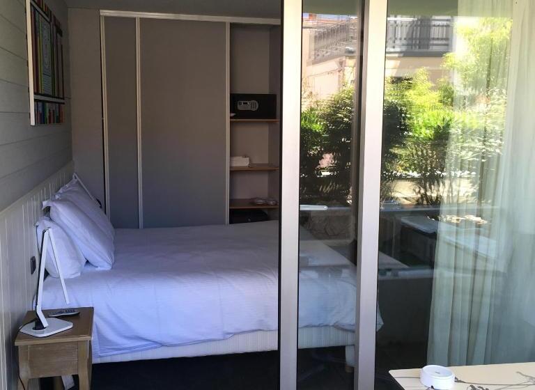 اتاق خانوادگی, Point France