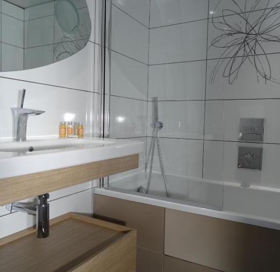 اتاق لوکس با چشمانداز دریا, Point France