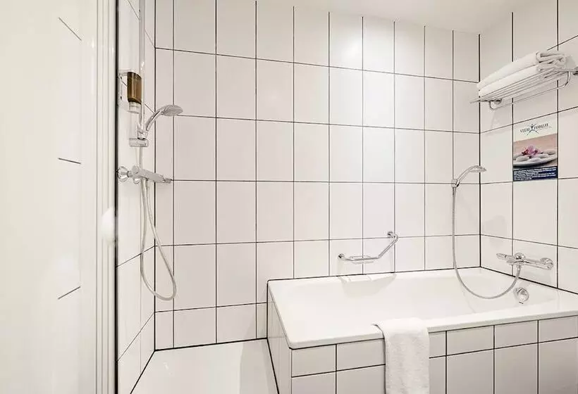 Sviitti Parveke, Schlosshotel Hellenstein