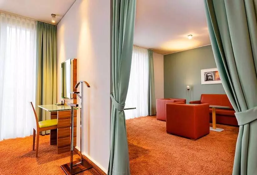 Sviitti Parveke, Schlosshotel Hellenstein