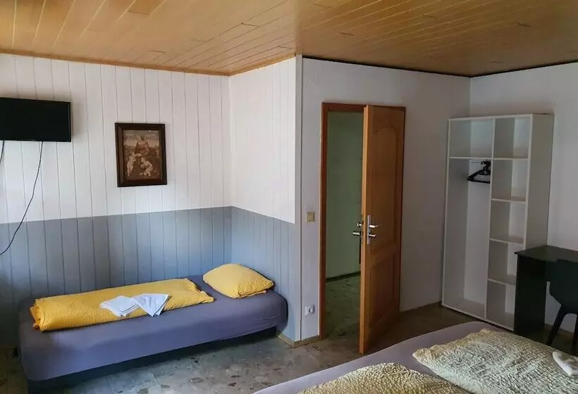スタンダードトリプルルーム, B+b Hotel Sonnenmatte Near Badeparadies