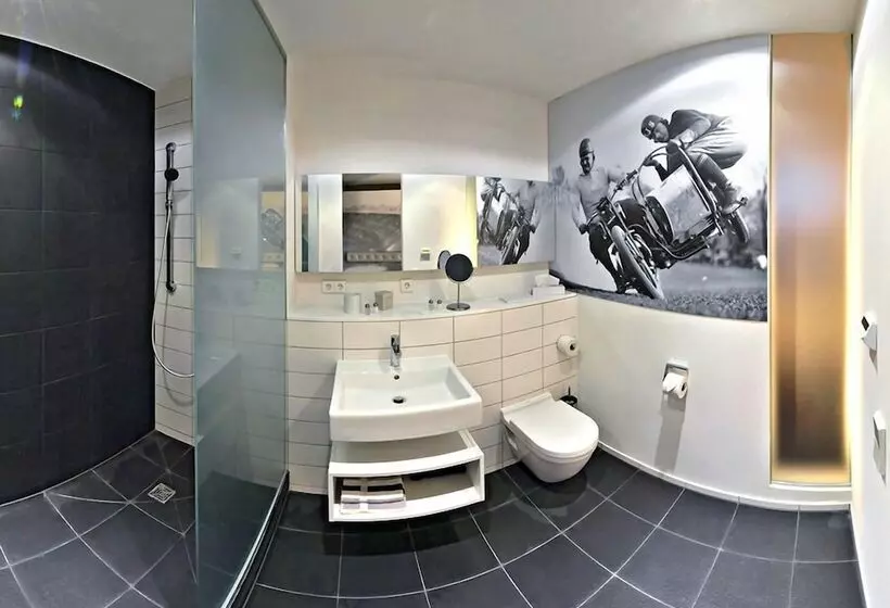 Standard Kolmen Hengen Huone, V8 Hotel Classic Motorworld Region Stuttgart