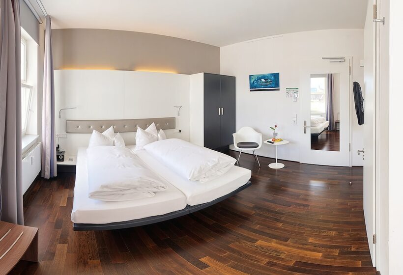 스탠다드 트리플 룸, V8 Hotel Classic Motorworld Region Stuttgart