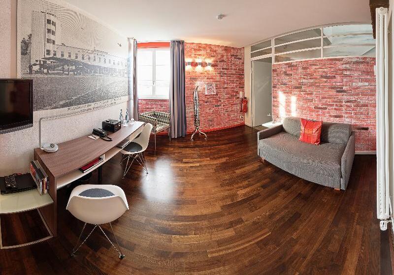 스위트, V8 Hotel Classic Motorworld Region Stuttgart