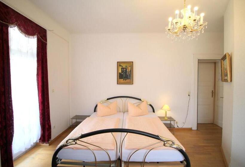 Номер Стандарт, Zu Den Linden