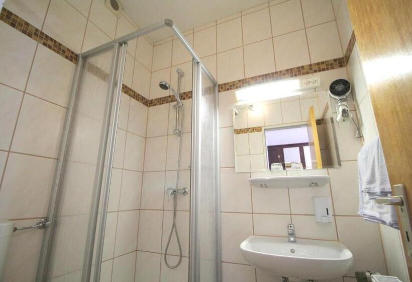 Номер Стандарт, Zu Den Linden