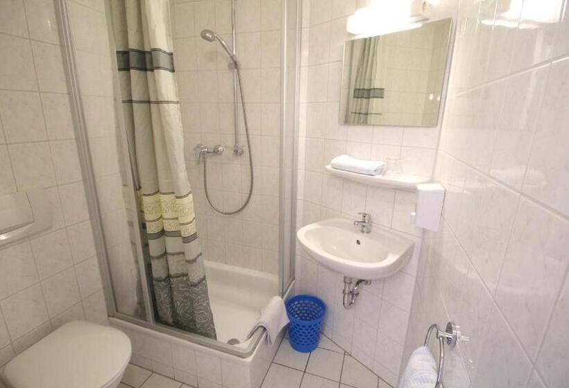 Номер Стандарт, Zu Den Linden