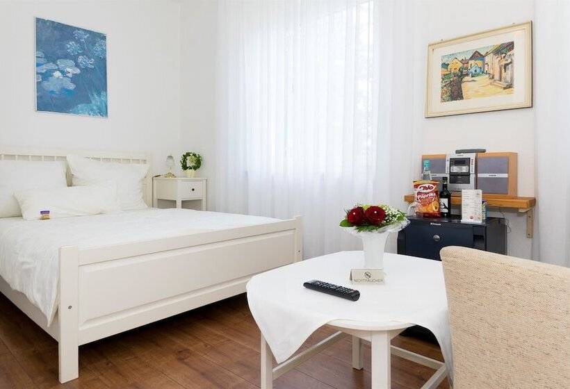 اتاق استاندارد یک نفره, Zum Kuhhirten