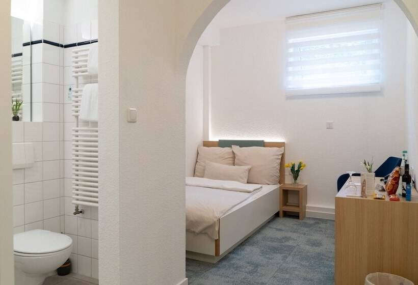 اتاق اکونومی یک تخته, Zum Kuhhirten