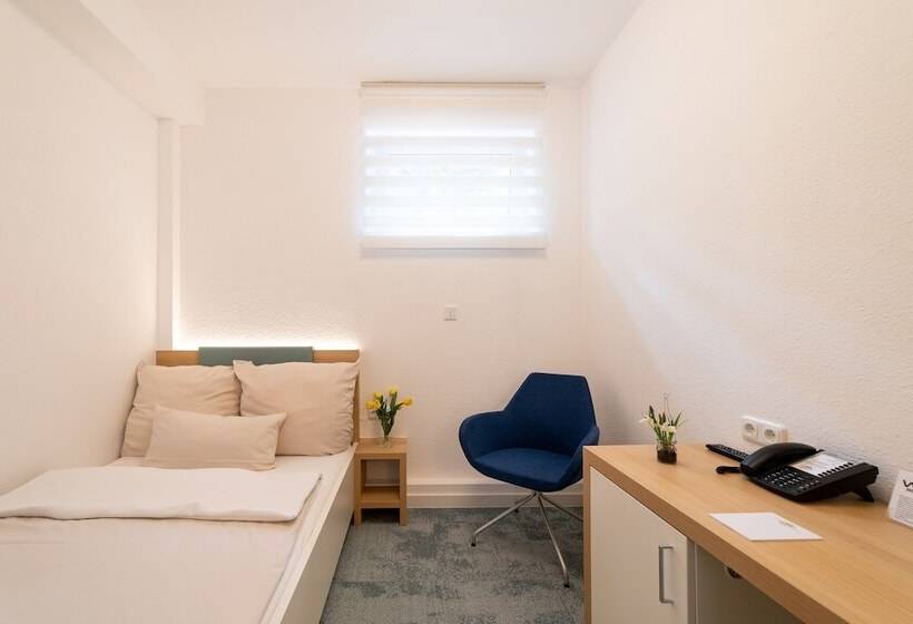 اتاق اکونومی یک تخته, Zum Kuhhirten