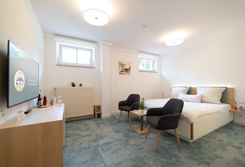 اتاق اکونومی, Zum Kuhhirten