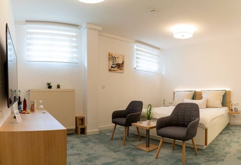 اتاق اکونومی, Zum Kuhhirten