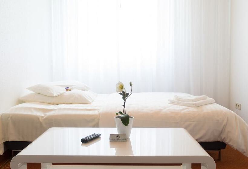 اتاق خانوادگی, Zum Kuhhirten