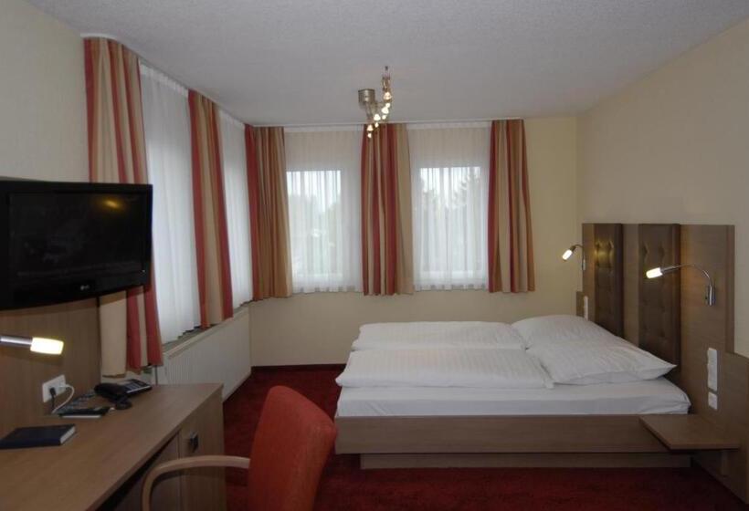 Номер Стандарт, Zur Schmiede