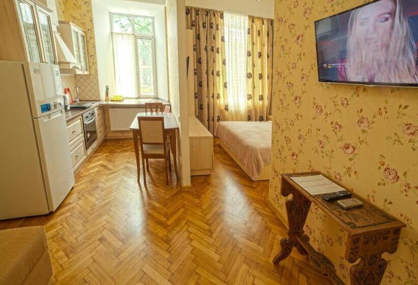 سوییت, Apart Hotel Kvartira 1