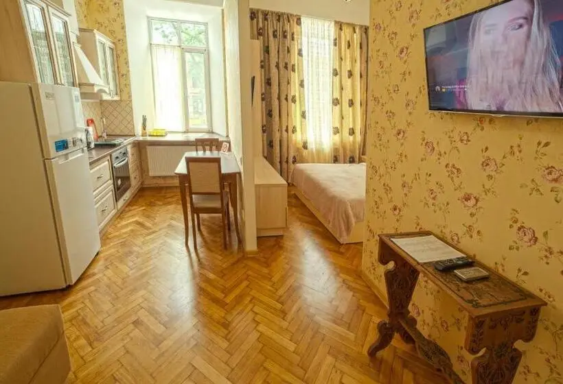 سوییت, Apart Hotel Kvartira 1