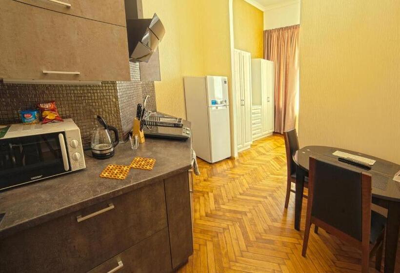 سوییت جونیور, Apart Hotel Kvartira 1