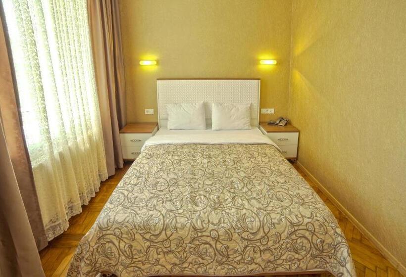 سوییت جونیور, Apart Hotel Kvartira 1