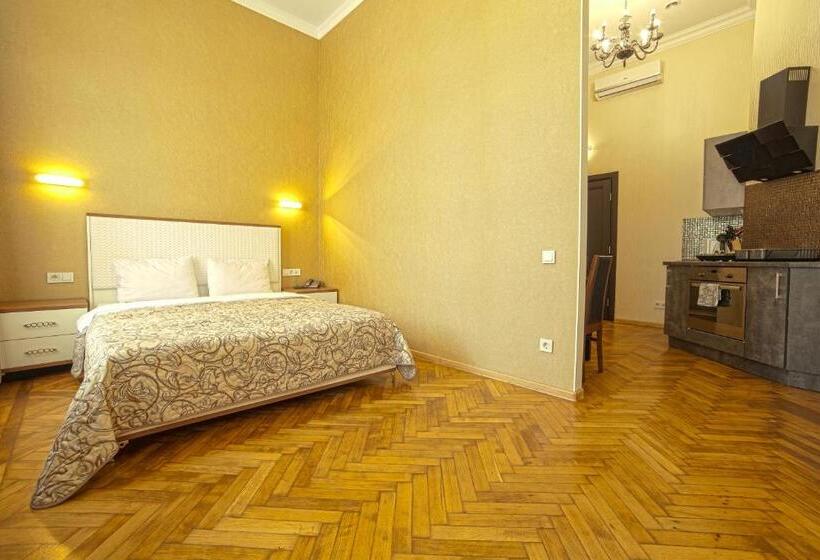 سوییت جونیور, Apart Hotel Kvartira 1