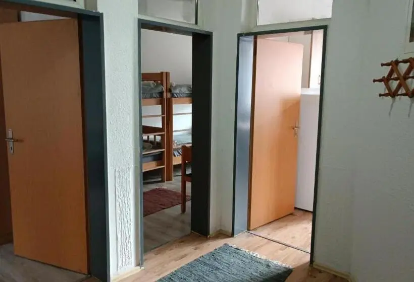 تختخواب در اتاق مشترک, City Park Apartments
