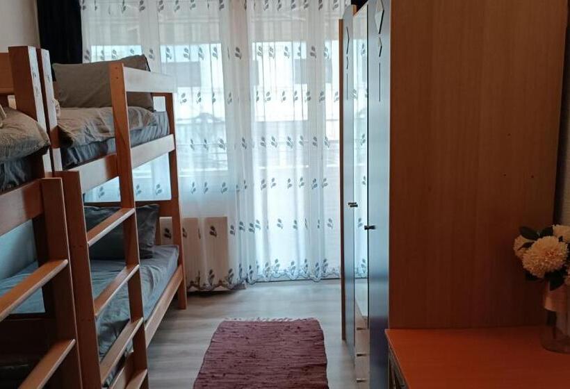 تختخواب در اتاق مشترک, City Park Apartments