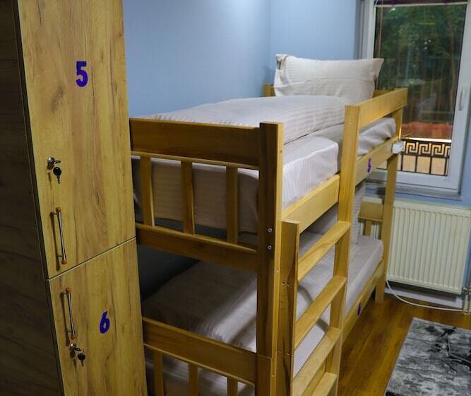 تختخواب در اتاق مشترک, City Park Apartments