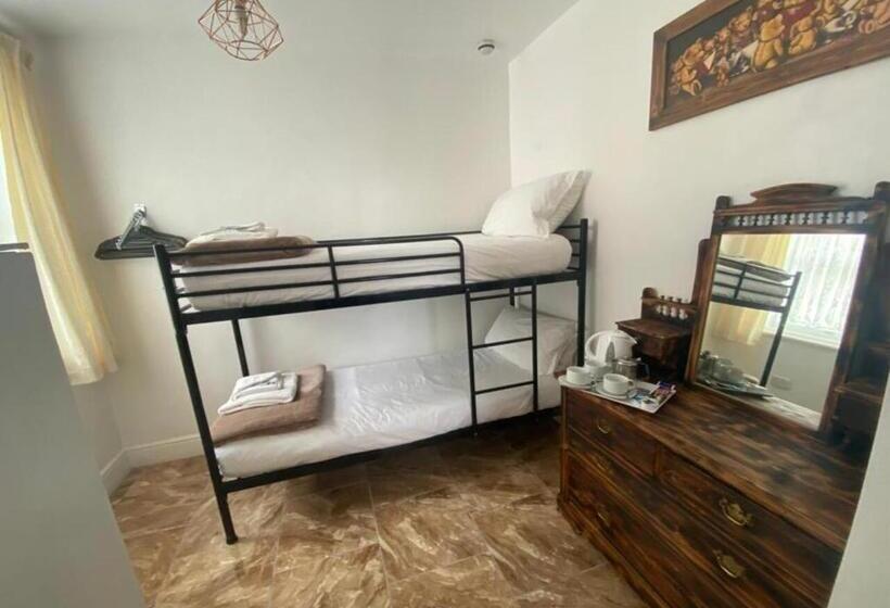 חדר דלוקס לארבעה, Alexander Hotel Fully Refurbished All Rooms En Suite