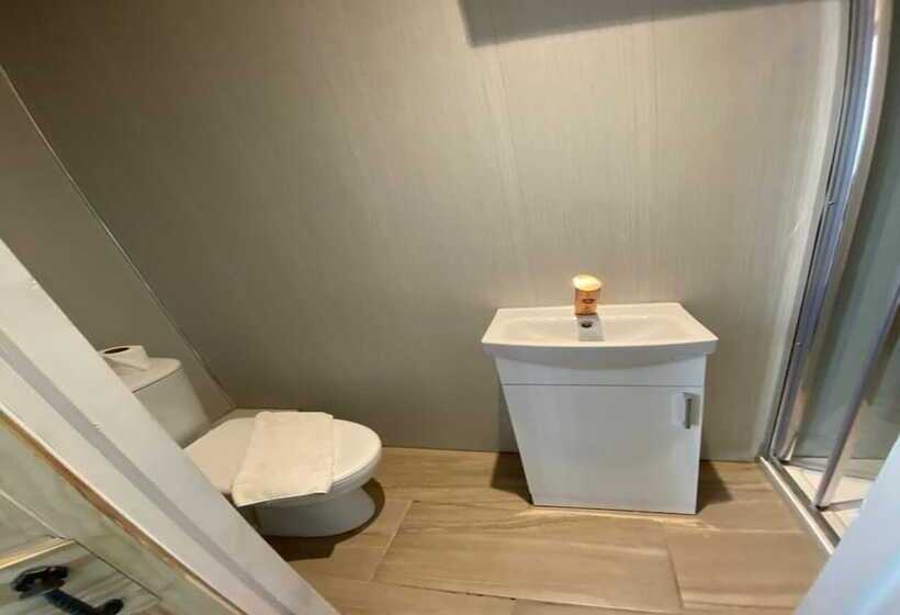 Номер Стандарт, Alexander Hotel Fully Refurbished All Rooms En Suite