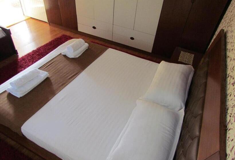 침실 1개 발코니 아파트, Apartment Koka