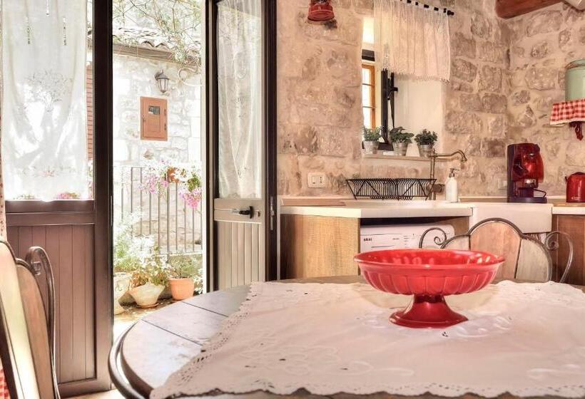 خانه 1 خوابه, Case Del Vicolo Stretto