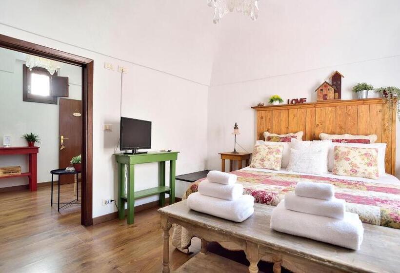 اتاق راحتی سه تخته, Case Del Vicolo Stretto