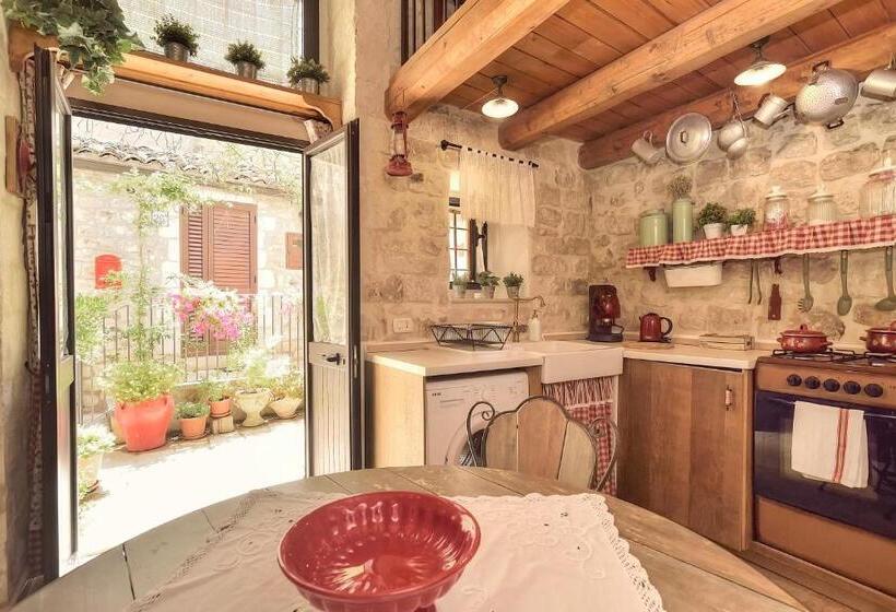 خانه 1 خوابه, Case Del Vicolo Stretto