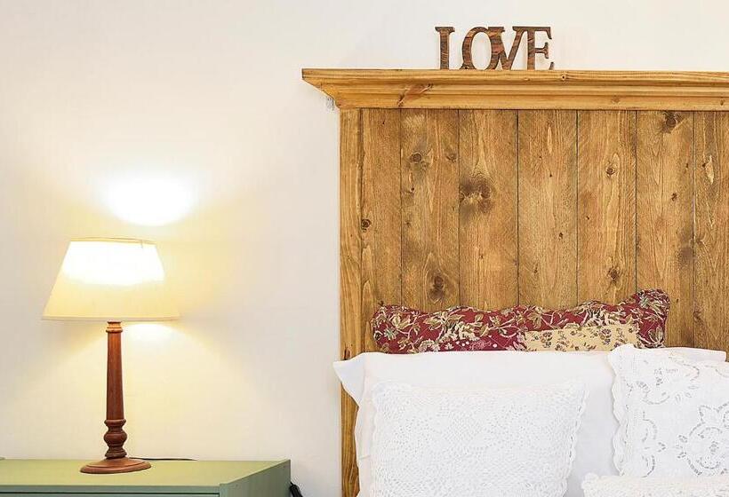 اتاق لوکس چهار تخته, Case Del Vicolo Stretto