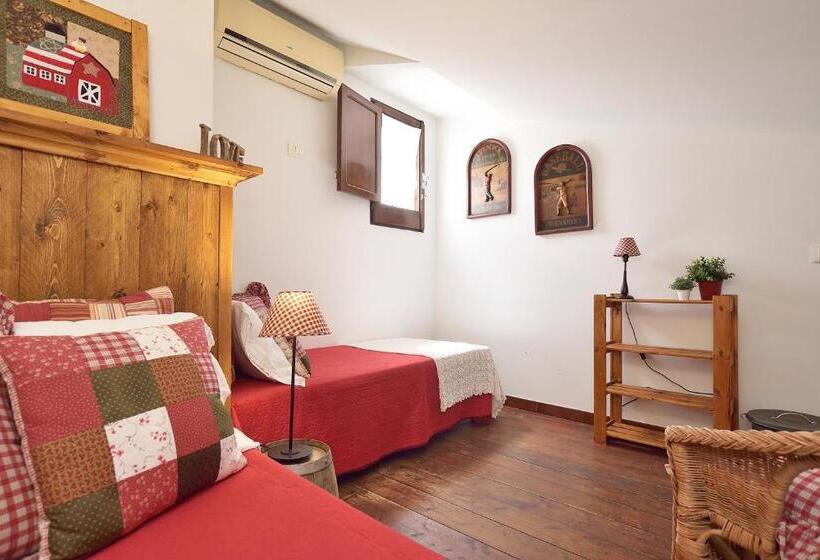 اتاق لوکس چهار تخته, Case Del Vicolo Stretto