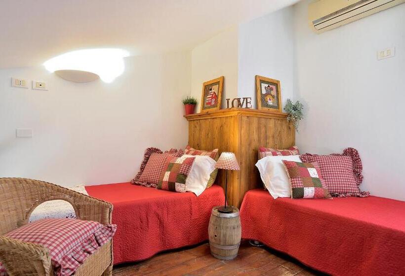 اتاق لوکس چهار تخته, Case Del Vicolo Stretto