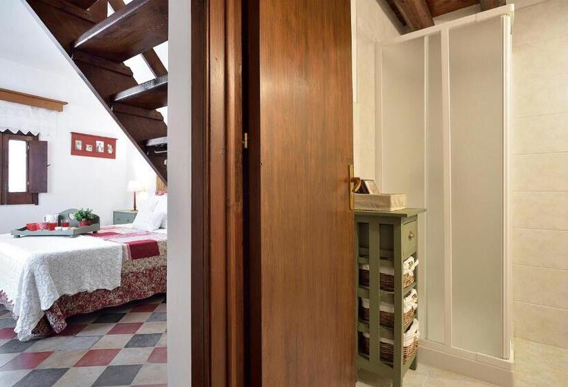 اتاق لوکس چهار تخته, Case Del Vicolo Stretto