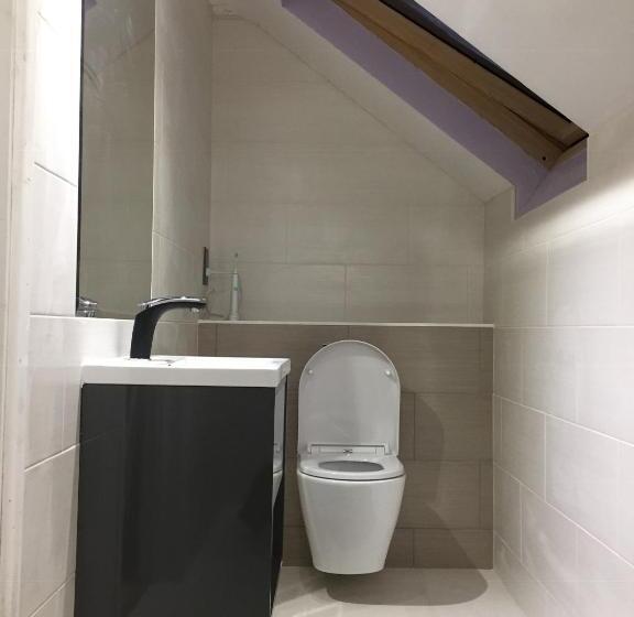 スタンダードルーム, Private Double Room With New Ensuite Shower Room