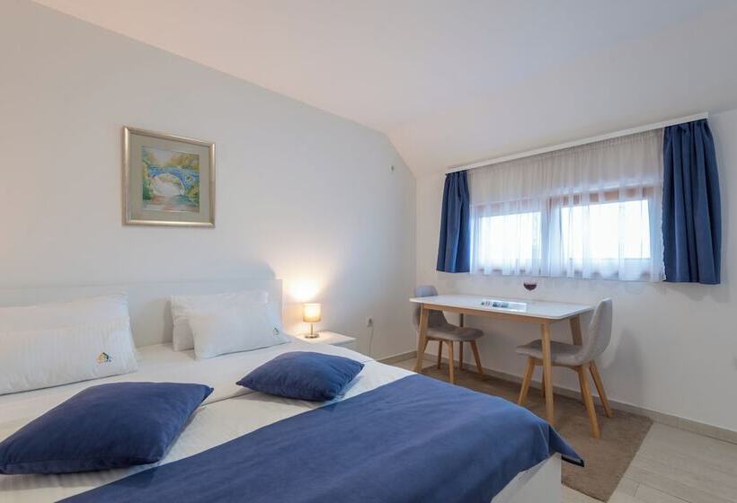 غرفة عائلية, Agape