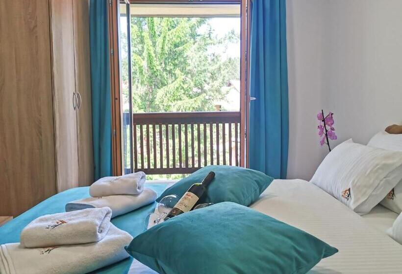 غرفة قياسية مزوَّدة بشُرفة, Agape