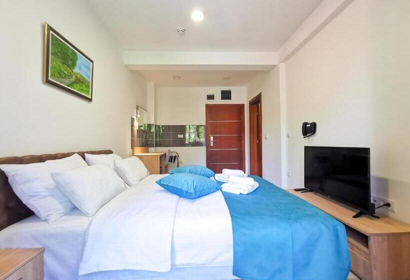 غرفة قياسية مزوَّدة بشُرفة, Agape