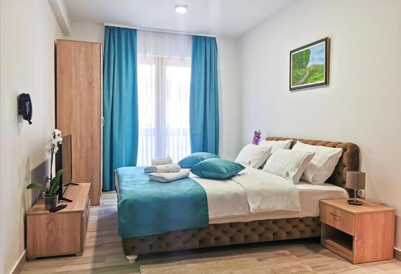 غرفة قياسية مزوَّدة بشُرفة, Agape