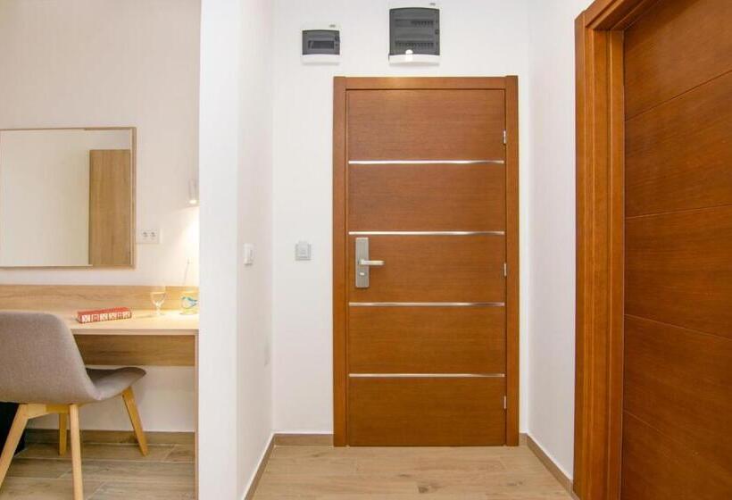 غرفة قياسية فردية مزودة بشُرفة, Agape