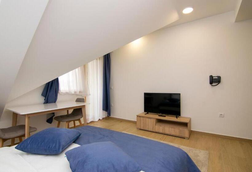 غرفة قياسية فردية مزودة بشُرفة, Agape