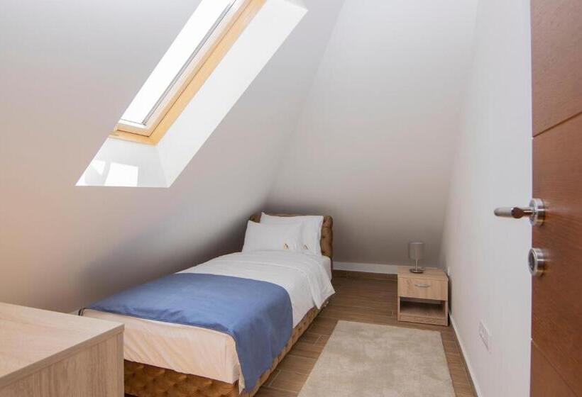 غرفة عائلية, Agape