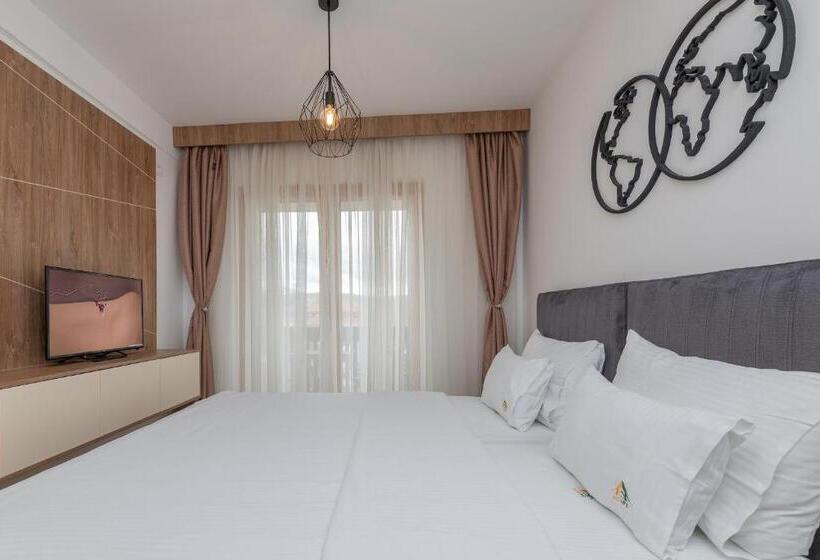 إستديو قياسى مزود بشرفة, Agape